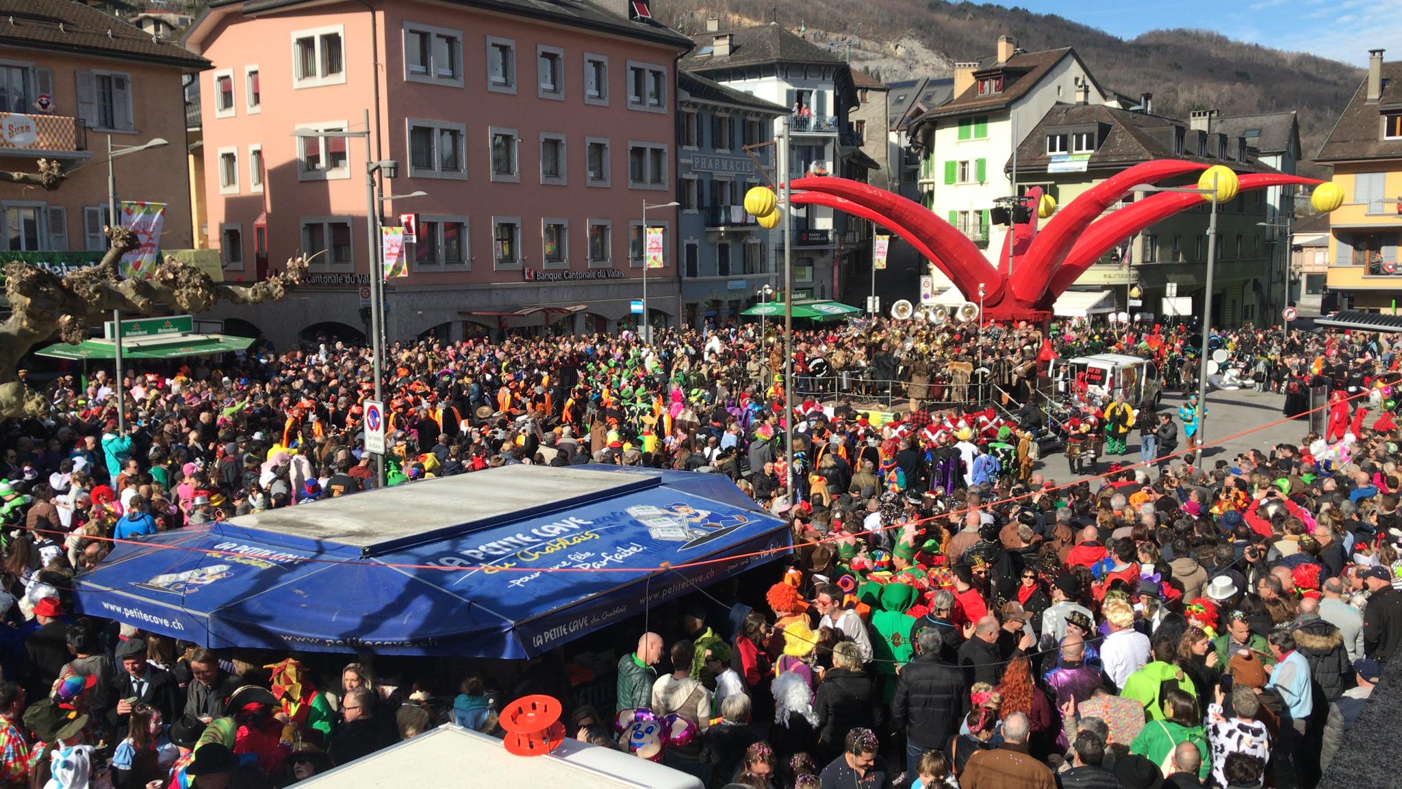 Bien qu'"à la renverse", le cortège du carnaval de Monthey a tenu toutes ses promesses